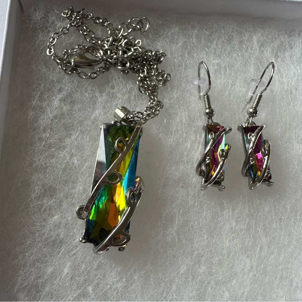 Vintage Multicolor Pendant Necklace and Earring Set